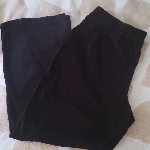 Luxurious Velvet Soft Black 2 Piece Lounge Set By Roudelain For MACYS - Women's - Picture 2 of 4